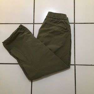 Mountain Hardware Capri Pants (Size XS)